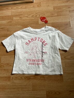 Hamptons Strawberry Shortcake White Graphic Crop Tee